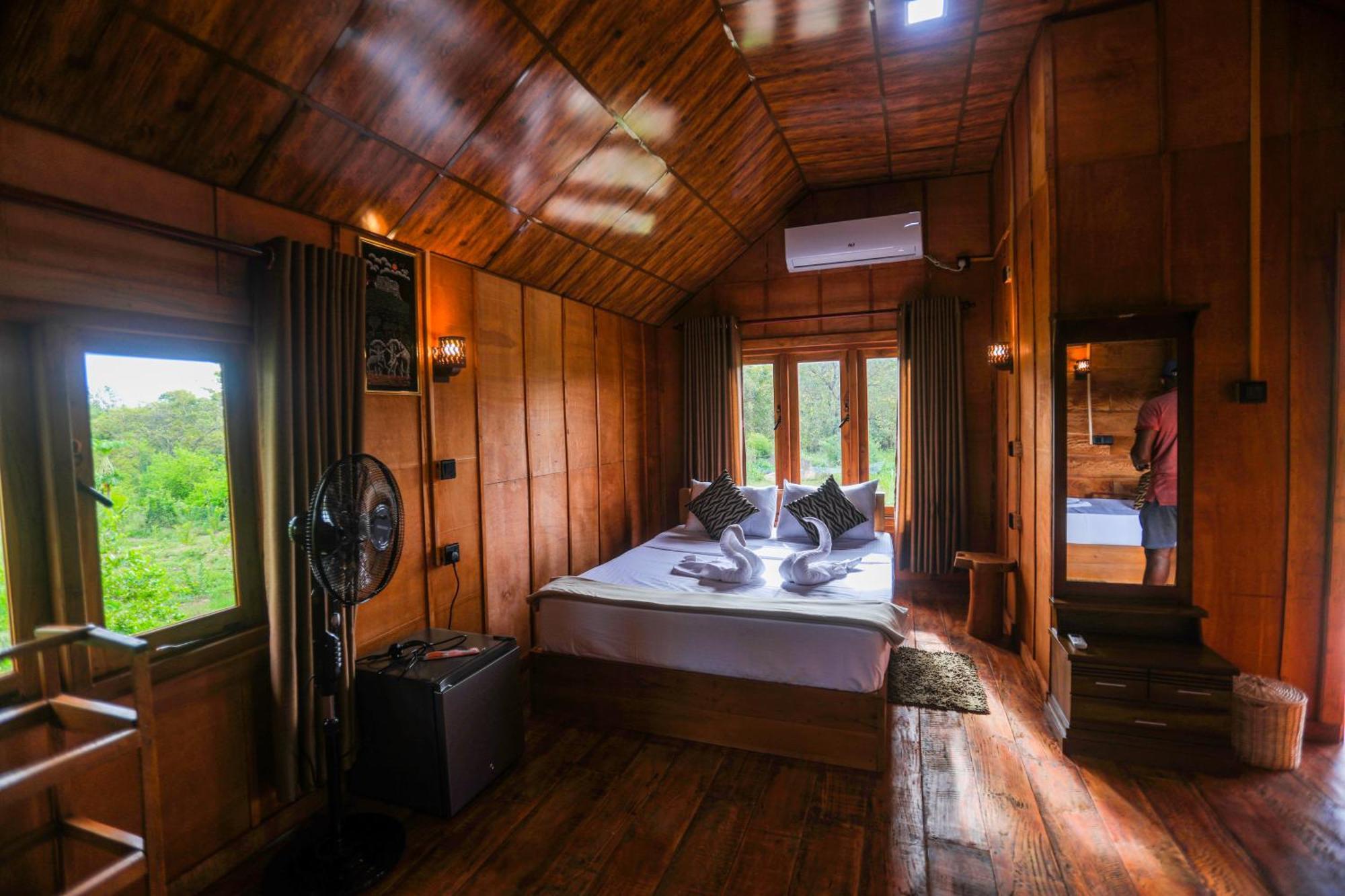 Lion Wood Treehouse * Talkote