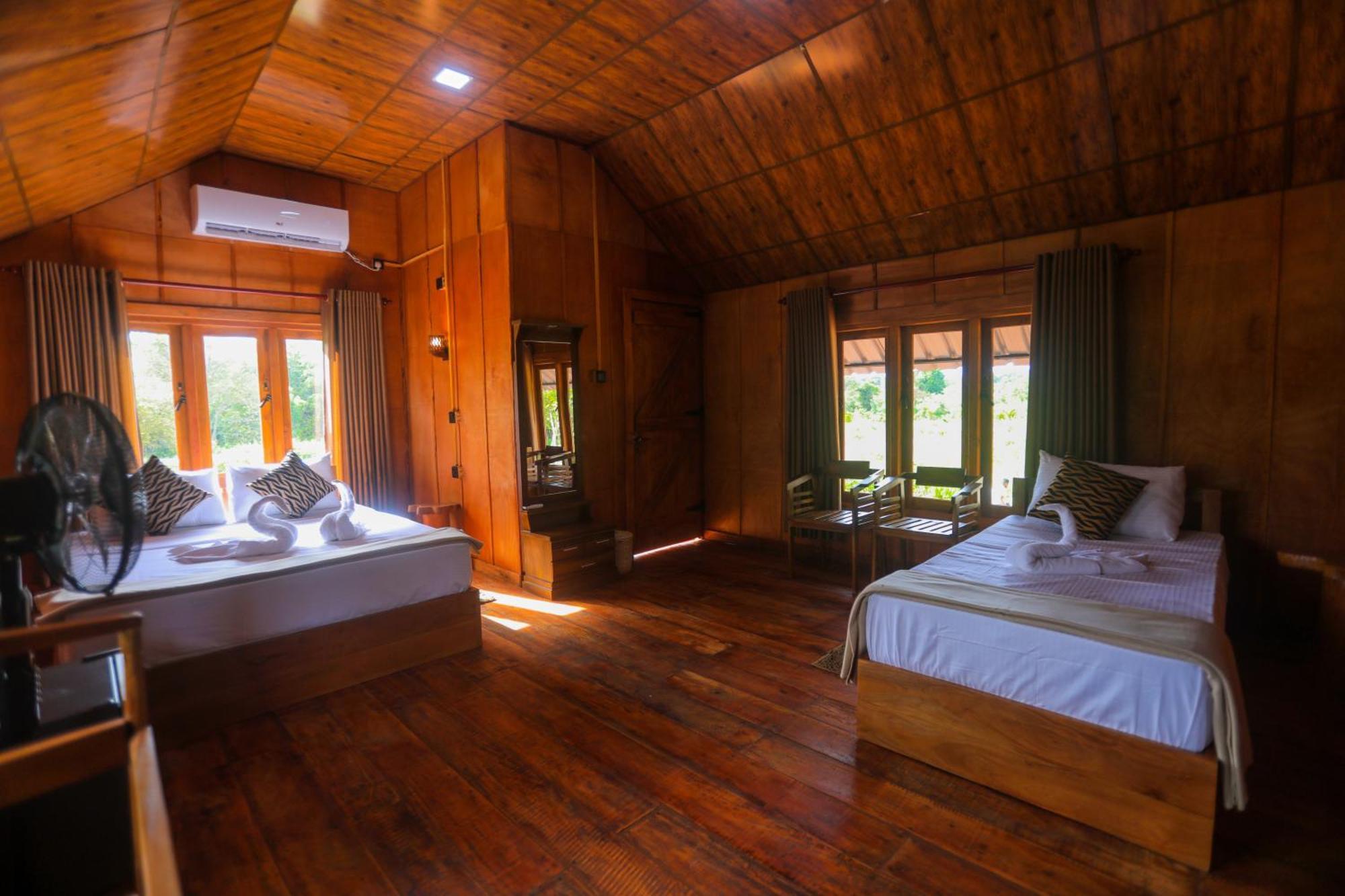 Villa Lion Wood Treehouse