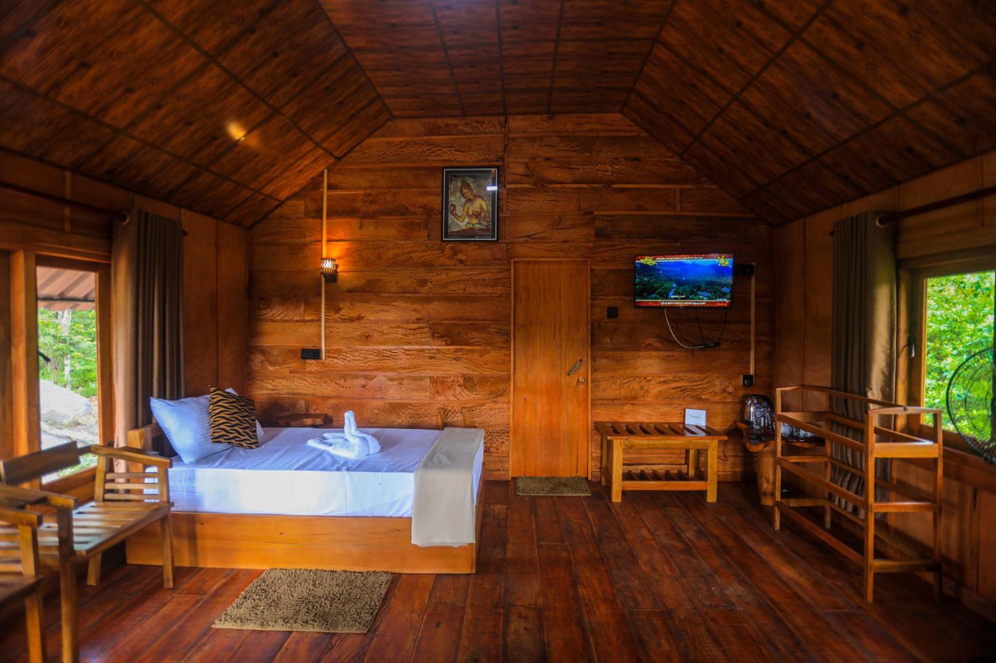 Lion Wood Treehouse Villa Talkote