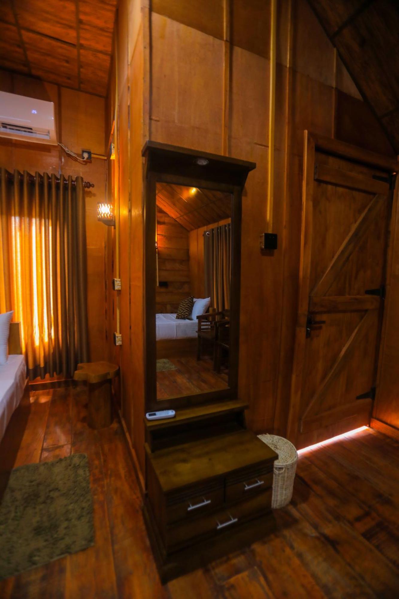 Villa Lion Wood Treehouse *