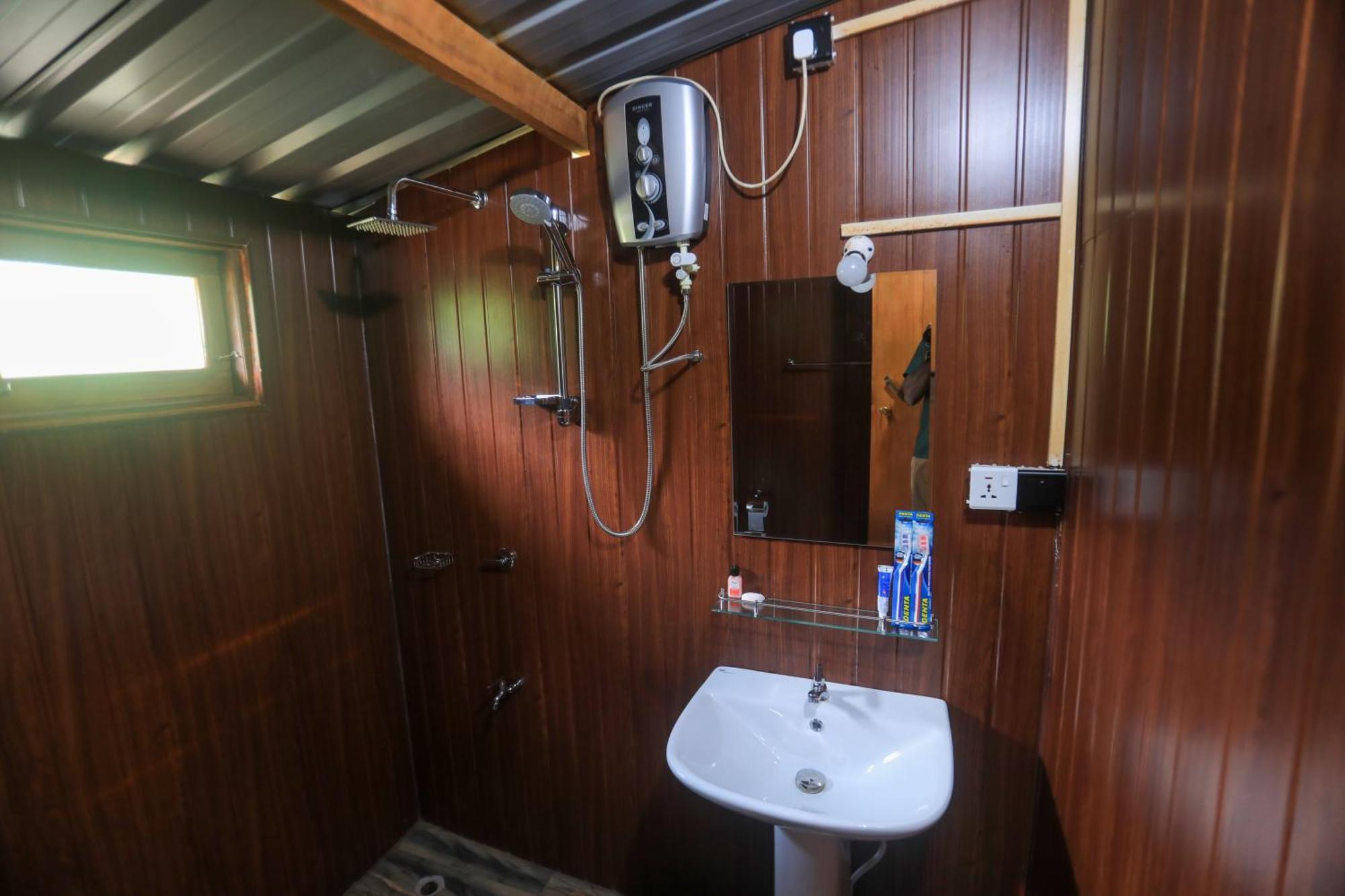 Lion Wood Treehouse Villa Talkote
