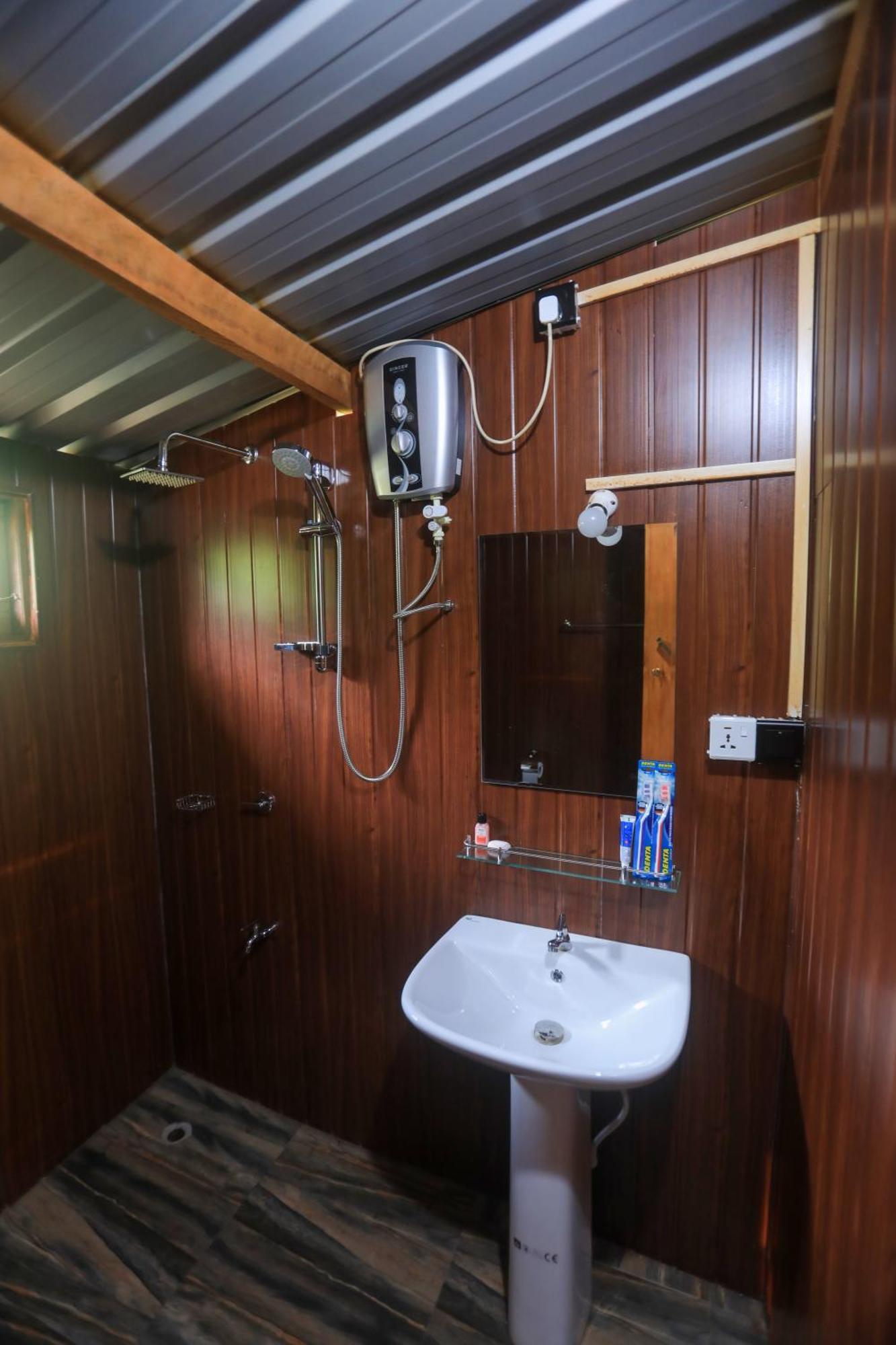 Lion Wood Treehouse Villa Talkote