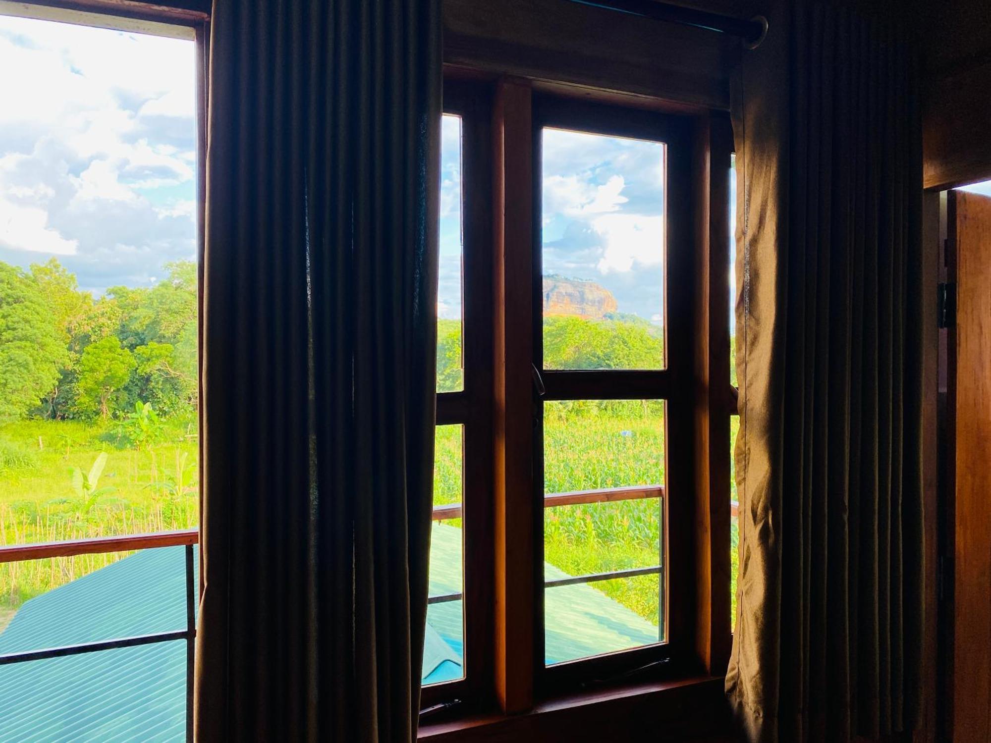 Lion Wood Treehouse Villa *